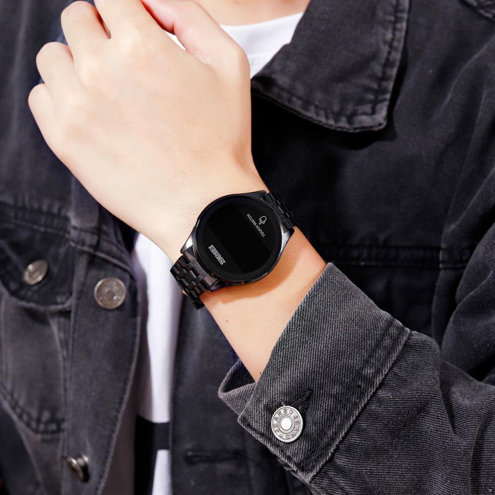 SKMEI 1579 – Reloj Digital con Pantalla Táctil LED para Hombre - en la muñeca