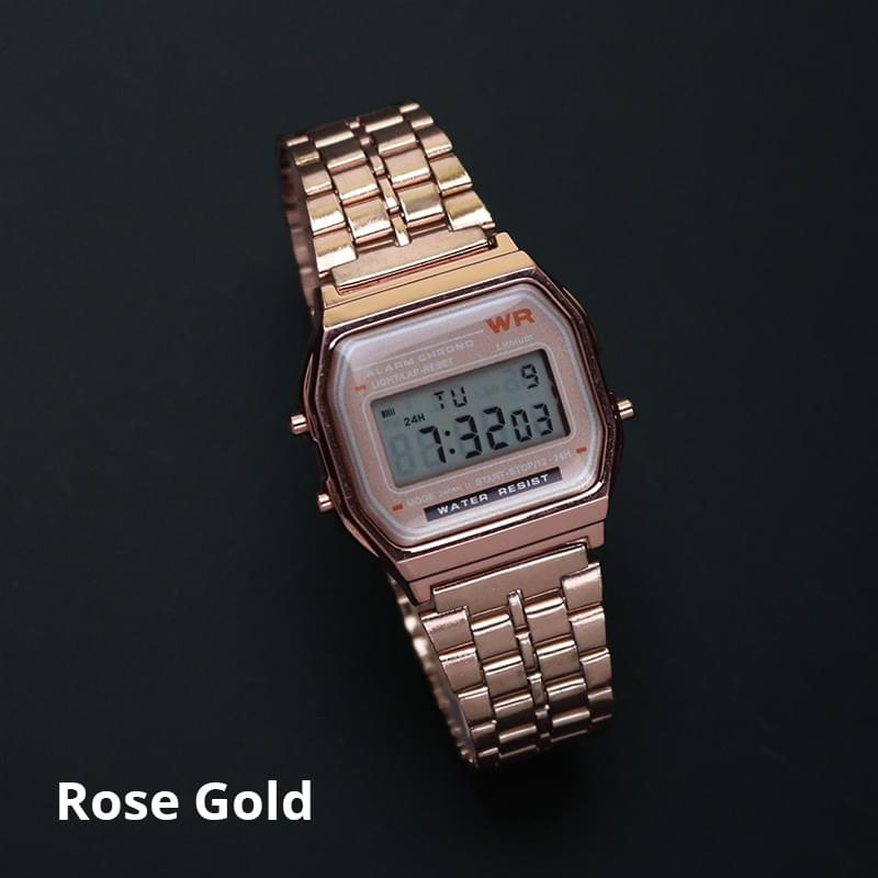 Reloj Digital Retro Unisex – Acero Inoxidable Estilo Vintage - en la muñeca